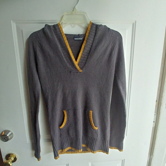 3/$30 Sale+free shipping Grey Hoodie top with a V neck - Picture 2 of 8